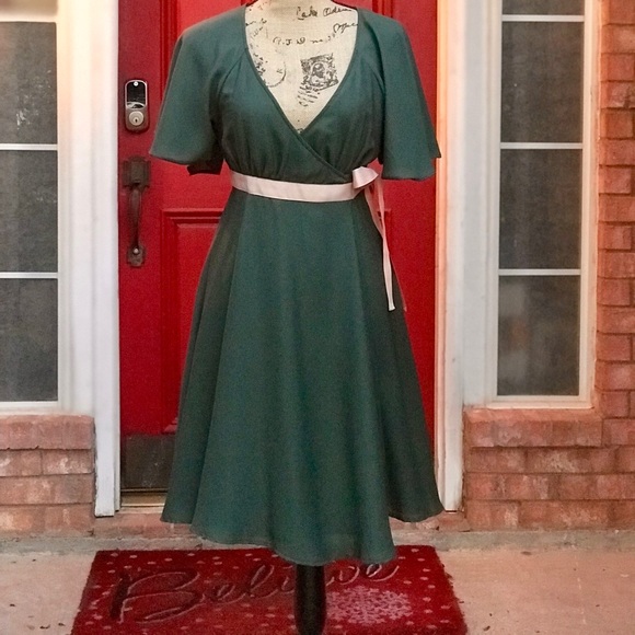 Dark Green crossover dress with light pink ribbon. - Picture 2 of 5